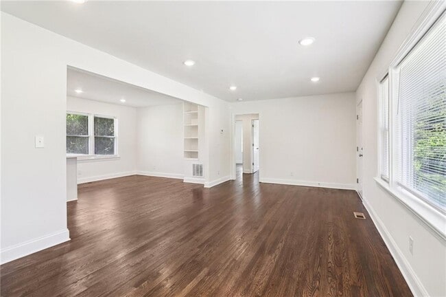 Photo - 914 Clay Rd SW