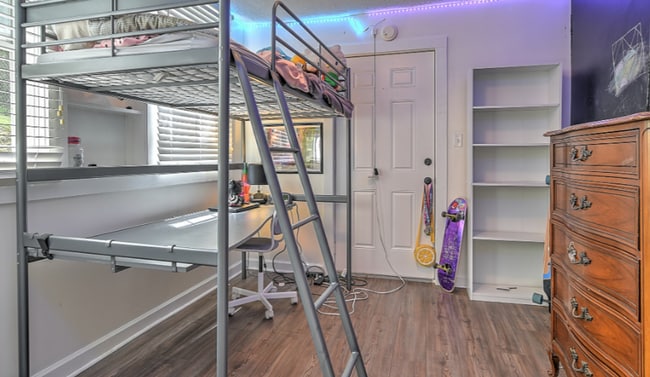 Photo - 4 bedroom 2 bath home! Tree Streets