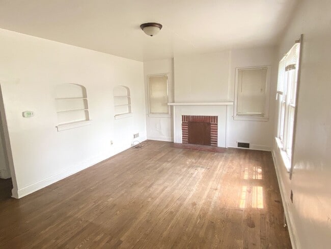 Photo - 3 bed 1 bath unit close to campus