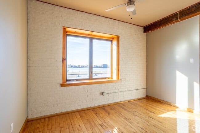 3BR, 1.5BA - 1668SF - Second Bedroom
