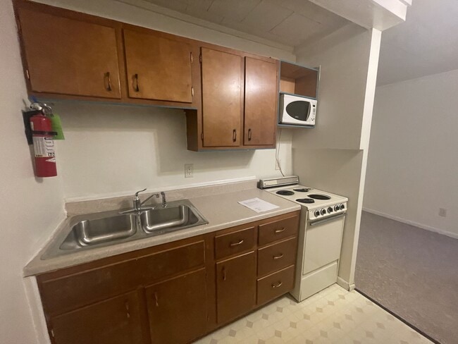 Photo - 416 E 2nd St