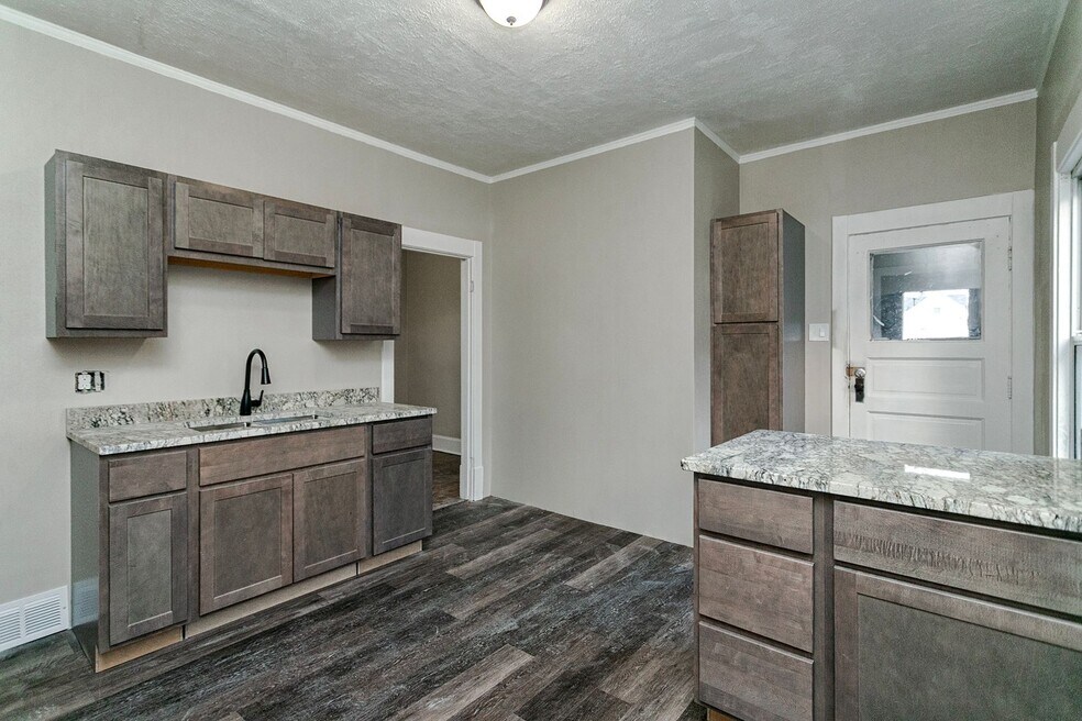1914 S 70th St Unit Lower