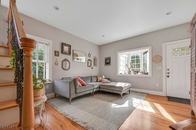 Photo - 921 Broadway