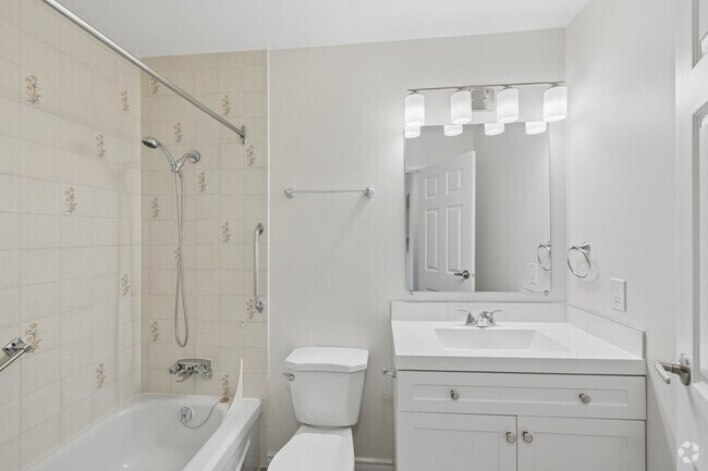 1BR, 1BA - 650SF - Bathroom