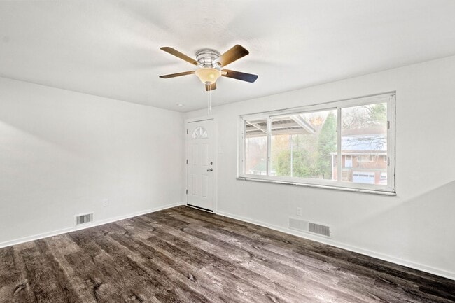 Photo - READY FOR MAY 15TH!! STUNNING & UPDATED 3-BEDROOM IN WHITE OAK!