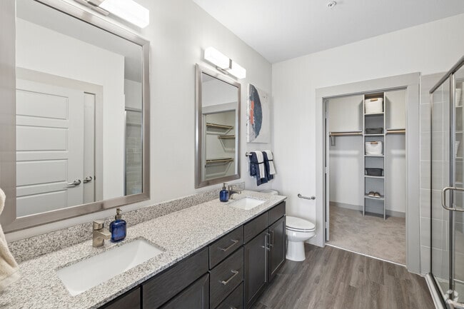 B1 2BR, 2BA - 1,094SF - Primary Bathroom