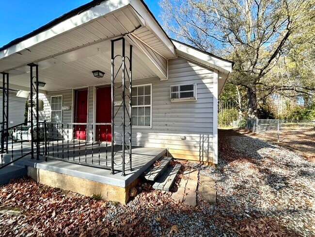 Photo - 532 E Iredell Ave Unit B