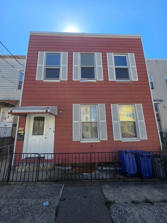 Building Photo - 105 Zabriskie St