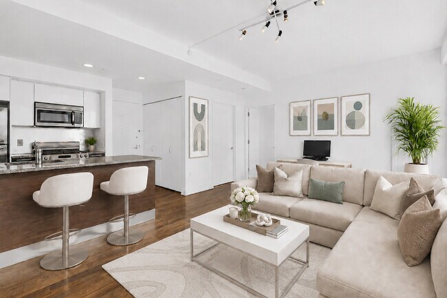 Photo - 350 W 42nd St