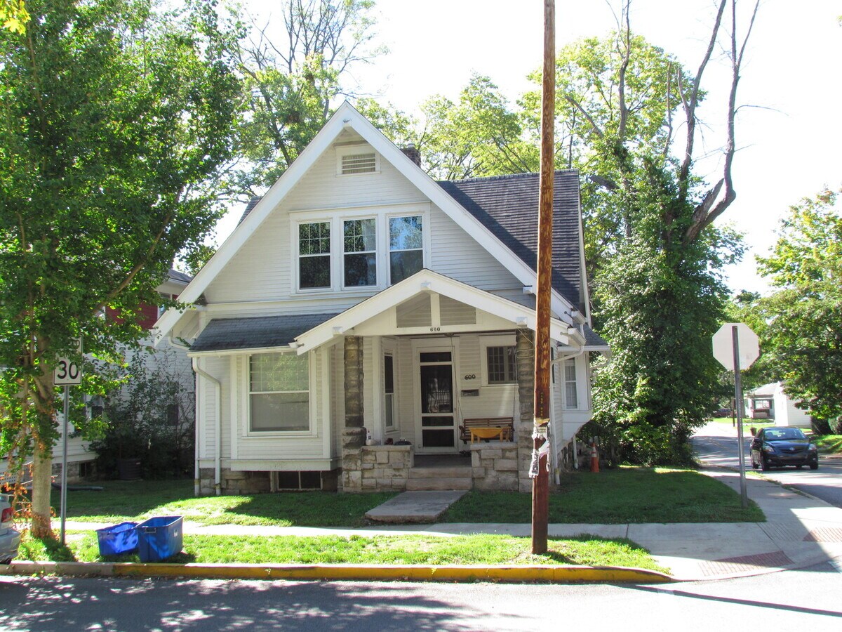 Photo - 600 E 2nd St Apartment Unit HSE