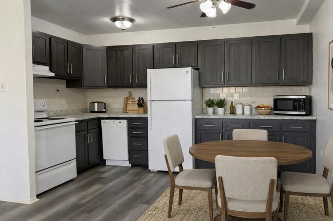 Photo - Oak Ridge Apartments