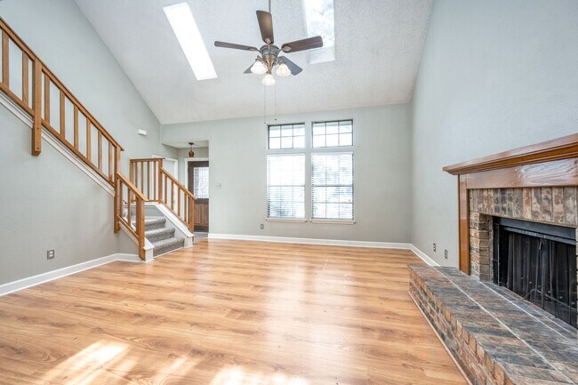 Photo - 1925 Parkside Dr
