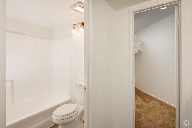 Studio - 600SF - Bathroom