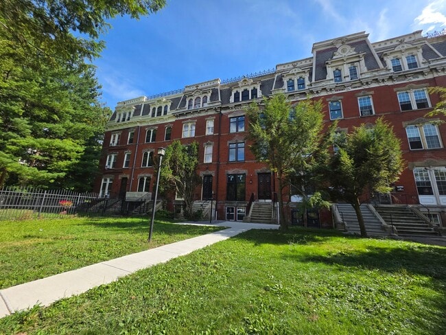 Photo - Newly Renovated 1 Bedroom Apartment *MOVE-... Unit 4