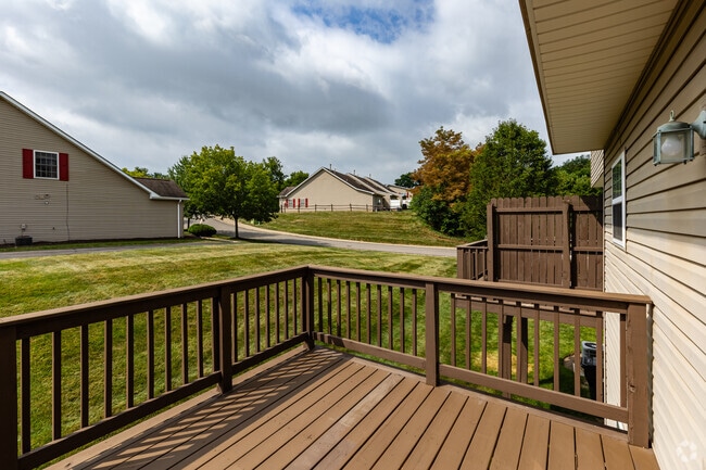 3BR, 2.5BA - 1,900SF - Balcony
