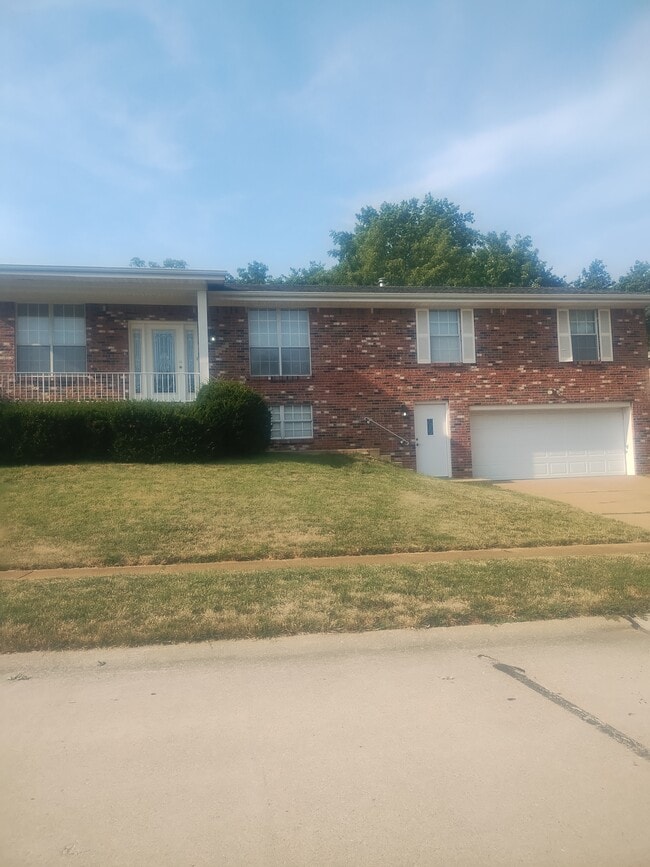 Building Photo - 4863 Vermilion Dr Rental