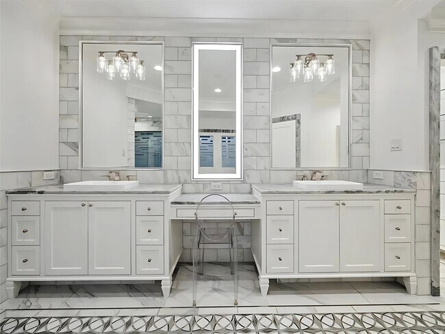 Photo - 4040 Overbrook Ln