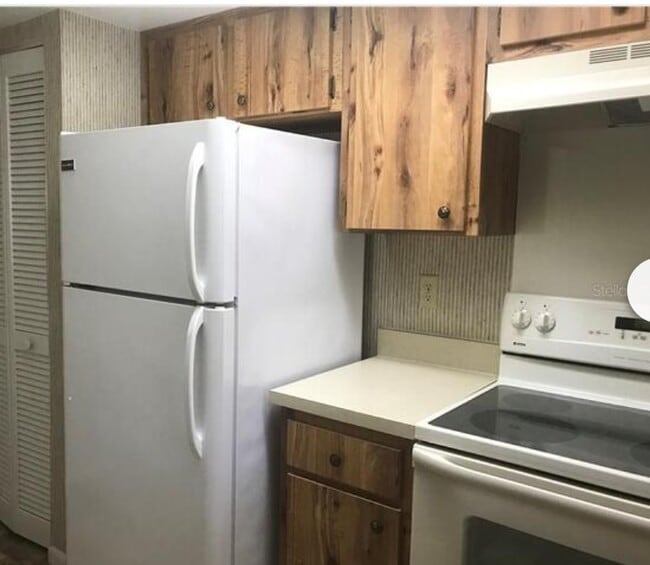 Kitchen - 2581 Countryside Blvd Unit 109