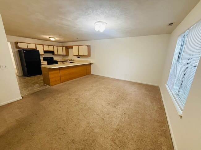 Photo - 882 Patrick Henry Dr