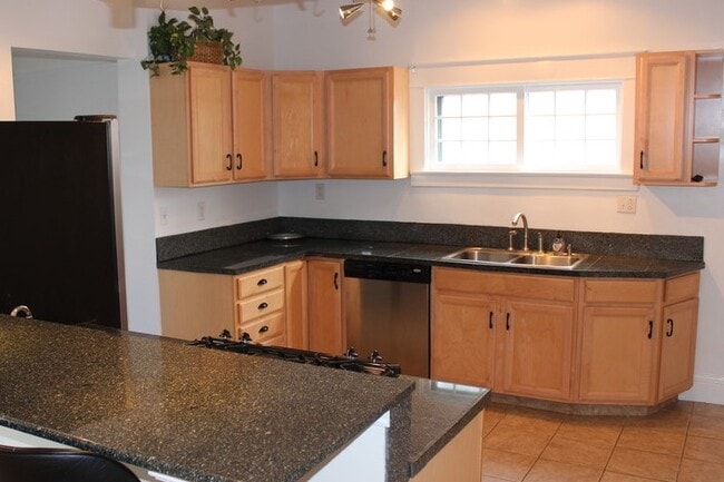 Photo - 559 Riverside Ave