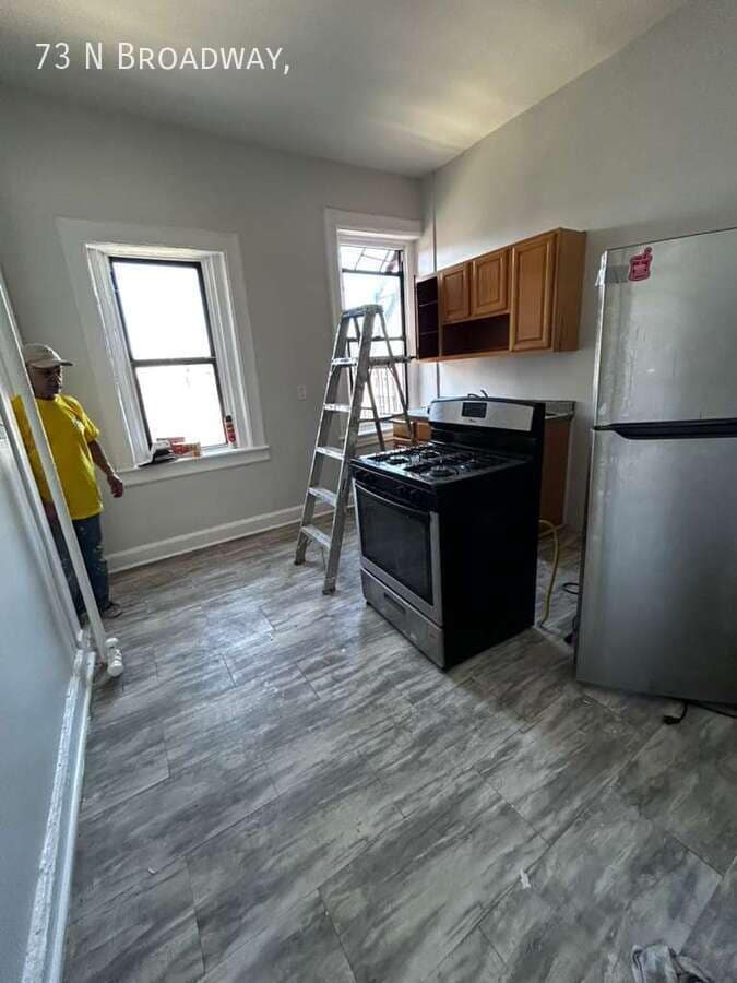 Photo - 73 N Broadway