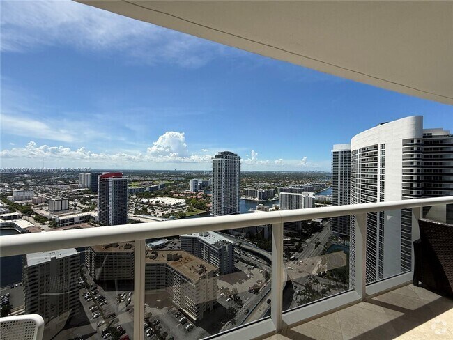 Building Photo - 1850 S Ocean Dr Unit 4009 Rental