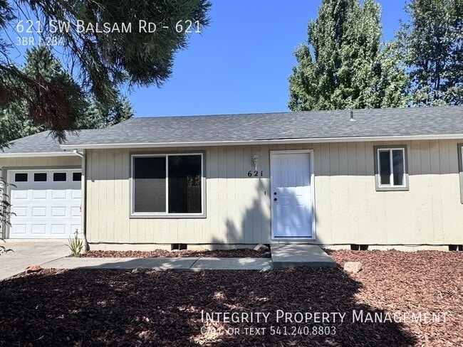 Building Photo - 621 SW Balsam Rd Unit 621