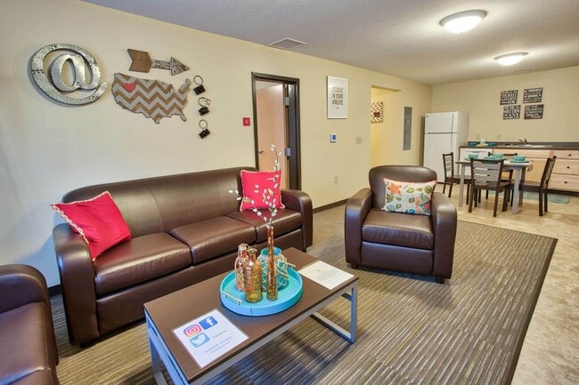 Living-Room_Buckeye-Village_1482-N-Lexington-Springmill-Rd-Ontario-OH_RPI_PJ-05178_CP_03