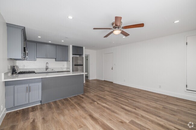 1BR, 1BA - 650SF - Living Room