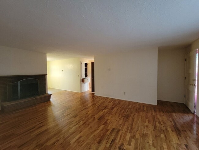 Photo - 01012 Unit 01012