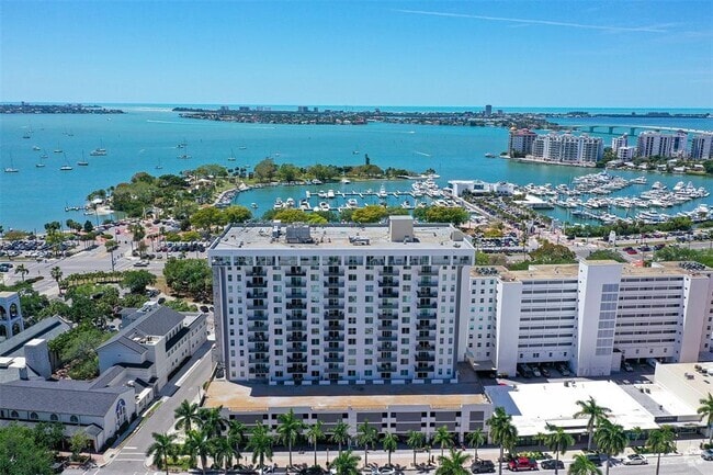 Building Photo - 101 S Gulfstream Ave Unit 8G Rental