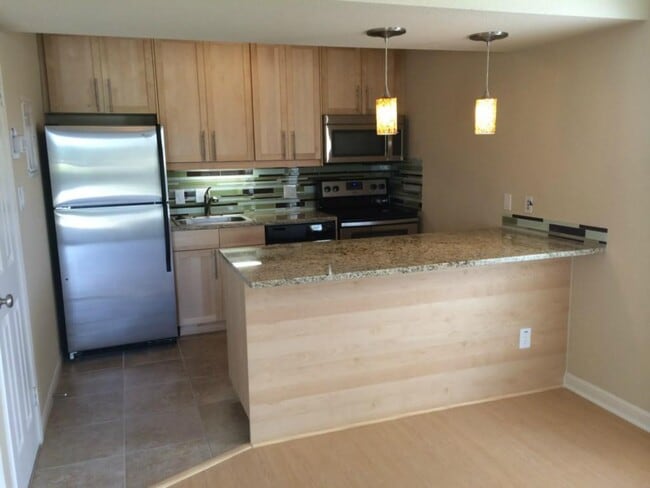 Building Photo - 7685 Northcross Dr Unit 1009