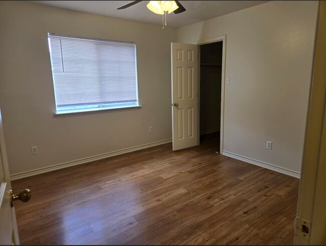 Photo - 1706 Dexter Dr S