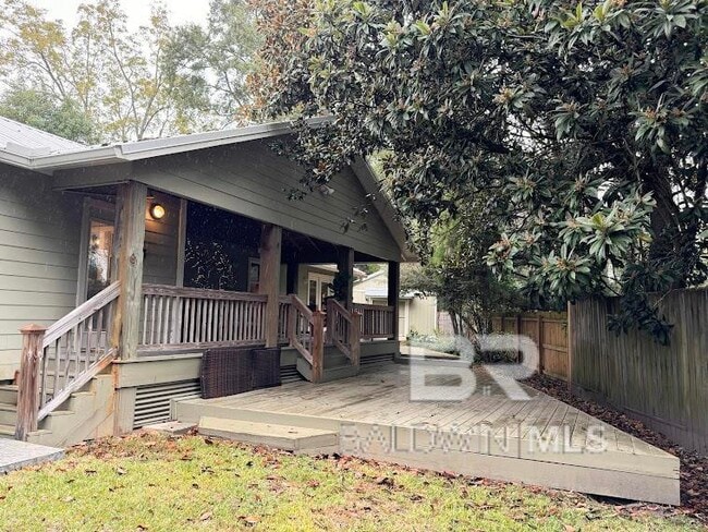 Photo - 533 Gayfer Ave