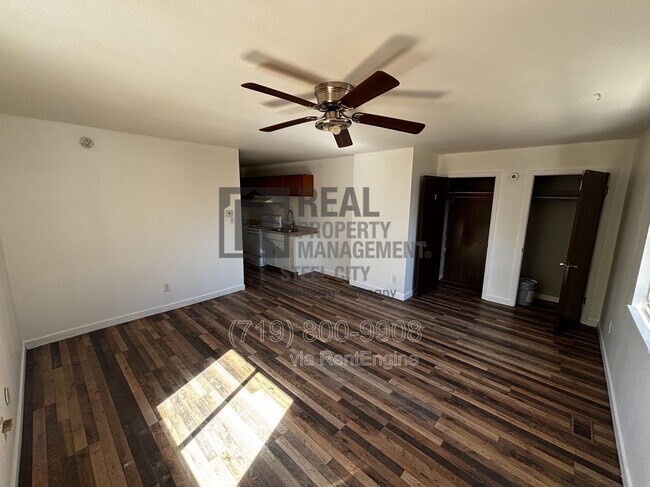 Photo - 910 E 9th St Unit B