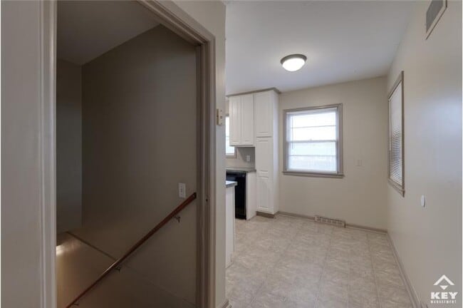 Photo - 953 S Doreen St