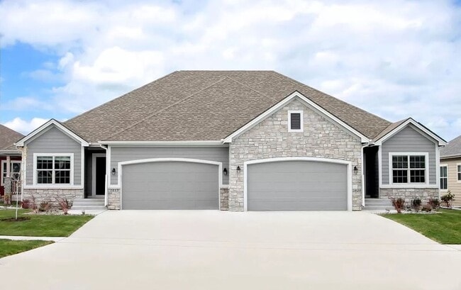 Centennial Pointe West