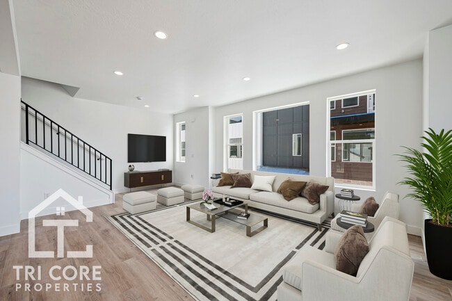 Photo - 140 E Lavalle-