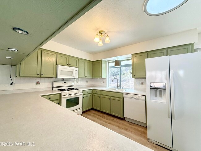 Photo - 841 E Pine Knoll Dr