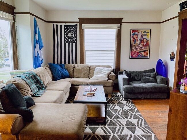 Photo - PRELEASE FOR AUG: 5 bdrm/2 bath near WWU and Downtown!