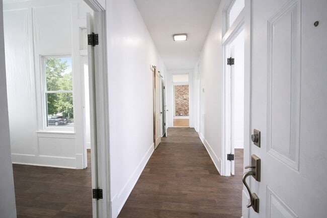 Building Photo - 211 W Milam St Unit A