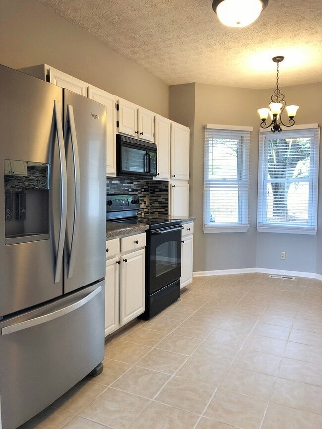 Photo - STYLISHLY UPDATED 3 BEDROOM CONDO IN LENNOX COURT