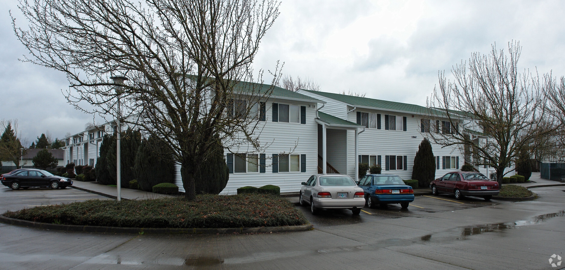 Queen Oaks - Queen Oaks Apartments