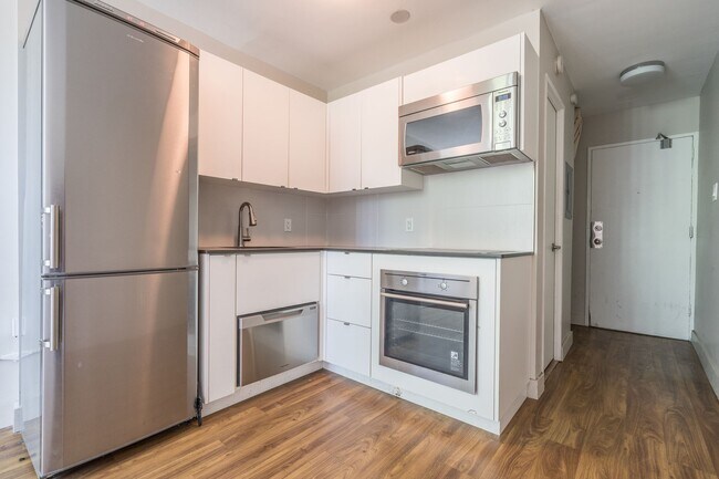 Building Photo - 798 Richmond Street West Unit 228