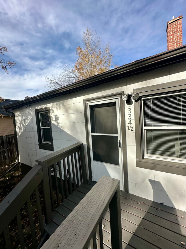 Building Photo - 1 Bed, 1 Bath with Garage and off Street Parking