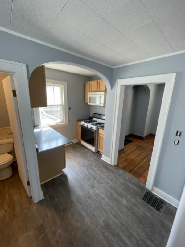 303 W Jackson St House House Rental in Fostoria, OH