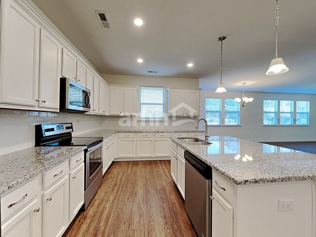 Photo - 111 Samara Ln