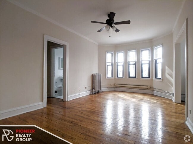 Building Photo - 4635 N Paulina St Rental