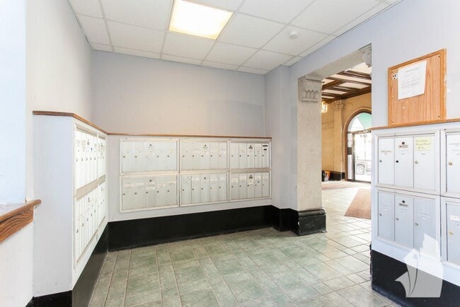 Photo - 505 W Belmont Ave Unit 2B