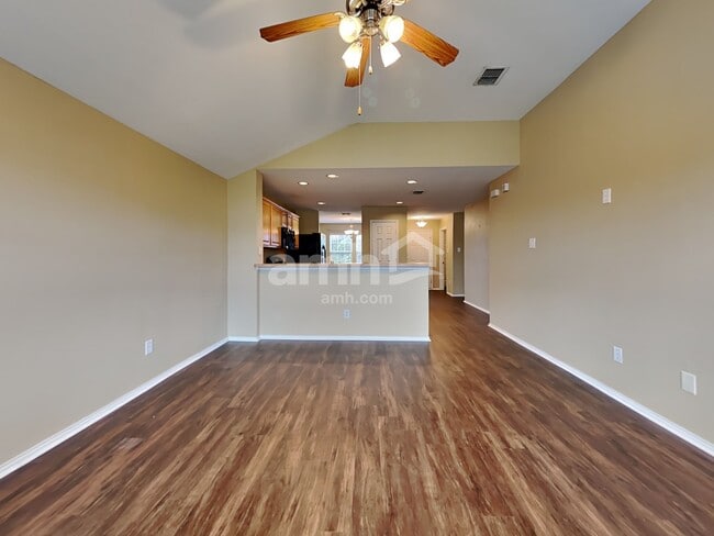 Photo - 925 Hawthorne Rd